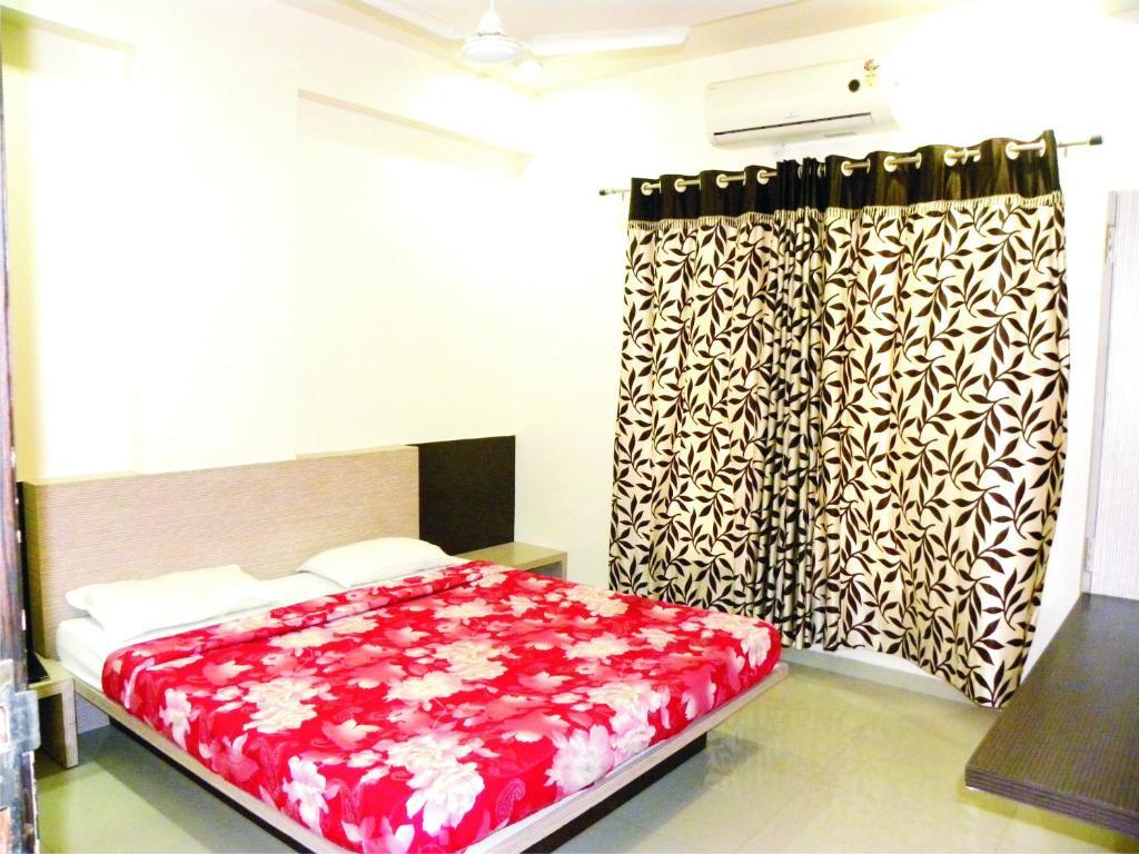 Hotel Shradha Saburi Palace Shirdi Room photo